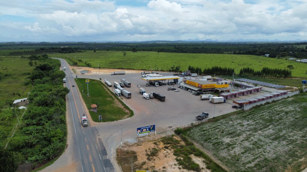 Imagem da fachada de um Posto de Combustíveis da REDE HG.