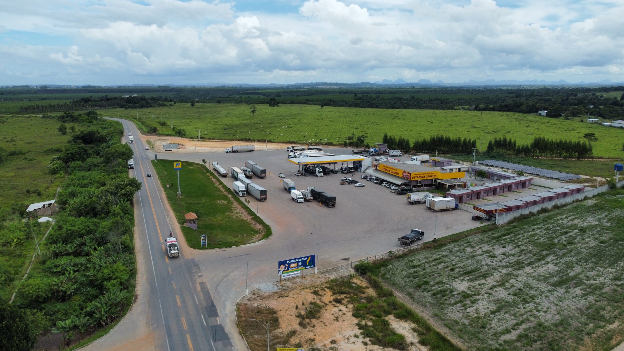 Imagem da fachada de um Posto de Combustíveis da REDE HG.