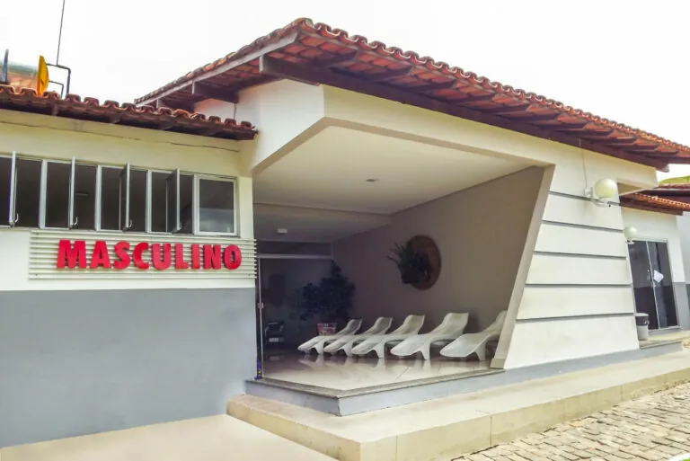 Imagem da fachada de um Posto de Combustíveis da REDE HG.