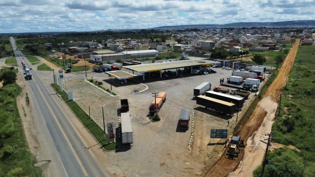 Imagem da fachada de um Posto de Combustíveis da REDE HG.