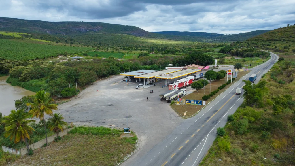Imagem da fachada de um Posto de Combustíveis da REDE HG.