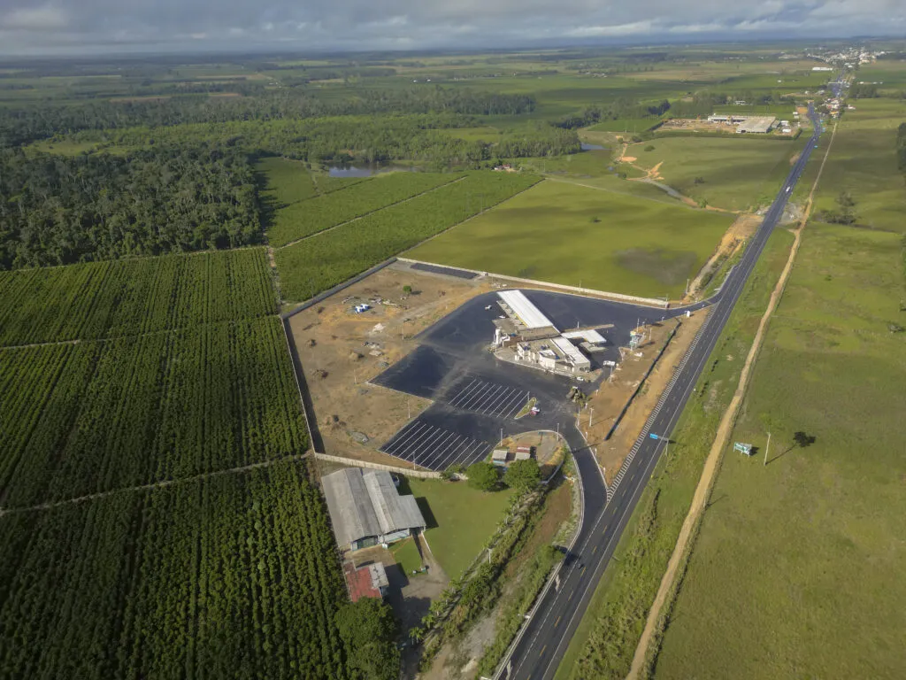 Imagem da fachada de um Posto de Combustíveis da REDE HG.