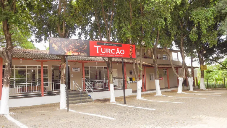 Imagem da fachada de um Posto de Combustíveis da REDE HG.