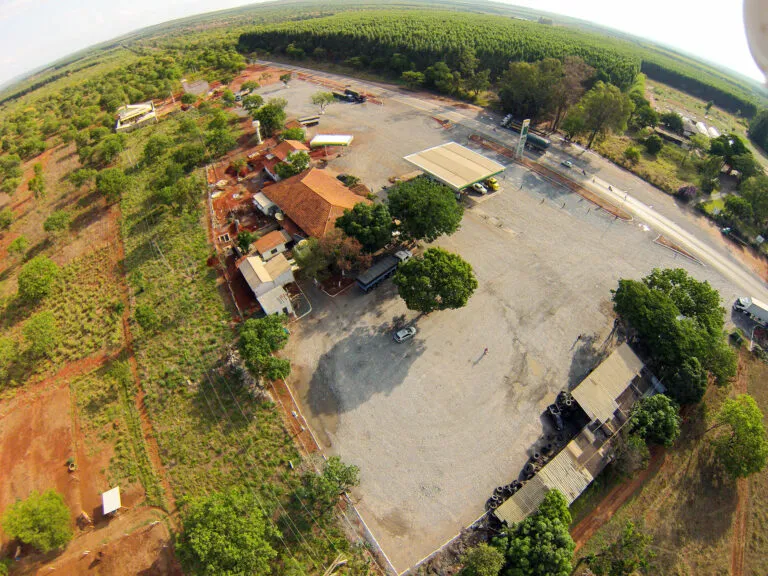 Imagem da fachada de um Posto de Combustíveis da REDE HG.