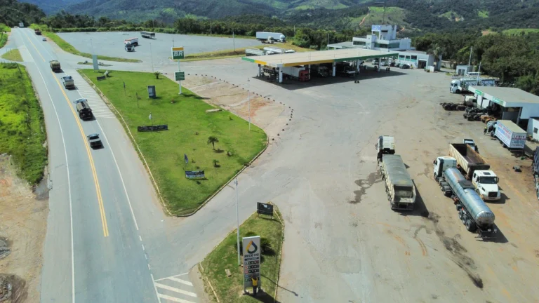 Imagem da fachada de um Posto de Combustíveis da REDE HG.